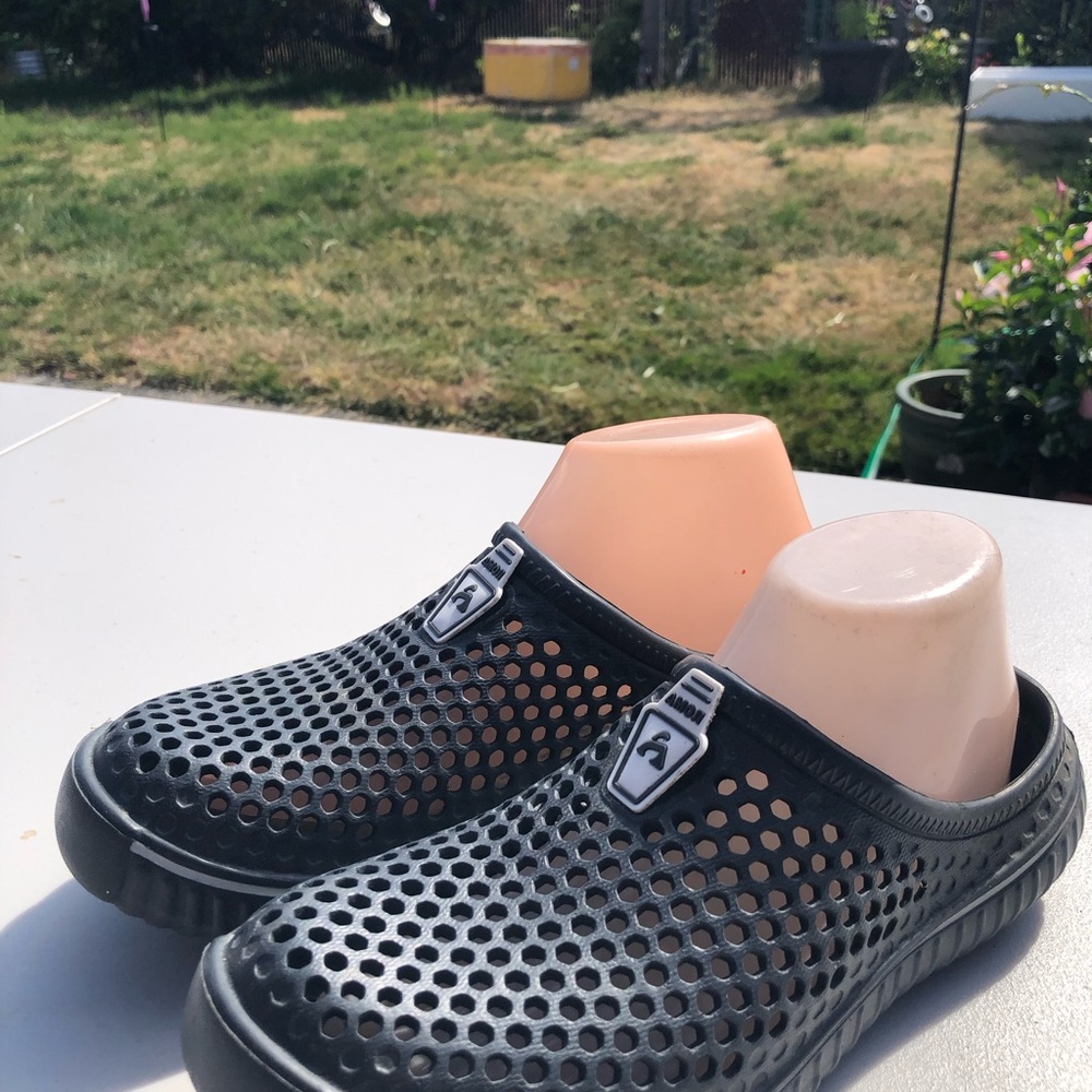 Amoji Unisex Dark Gray Garden Clogs Shoes Sandals Slippers Size M7,W9